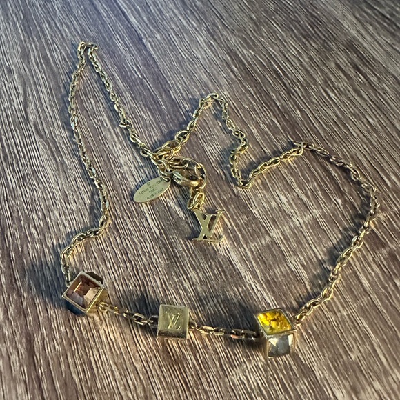 LOUIS VUITTON necklace LV Logo and Cube Swarovski crystals gold - Picture 13 of 15